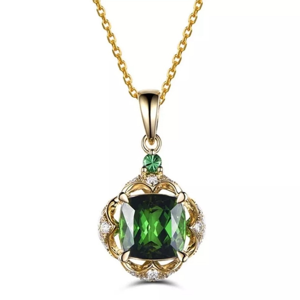 Green Emerald Cushion Cut Gemstone Pendant Necklace - New